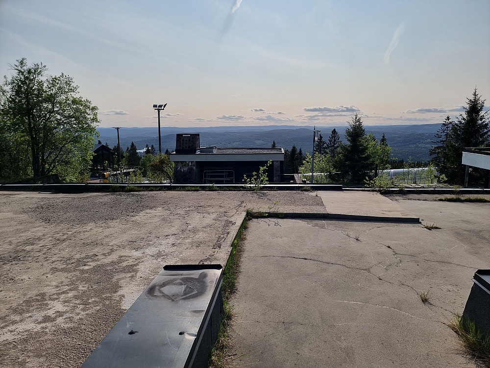 Ved Tryvannstårnet. Området bar preg av en del anleggsvirksomhet.