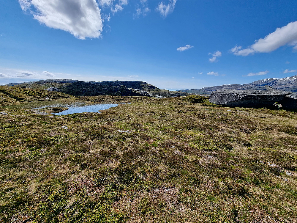 Fra Storefjellet. Orraaksla bakerst i midten.
