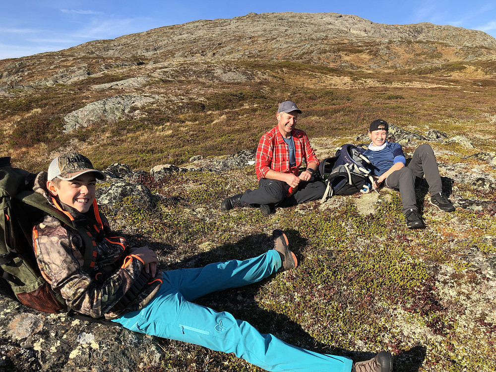 Lite fugl å finne - men blide kara/ ungdommer.
