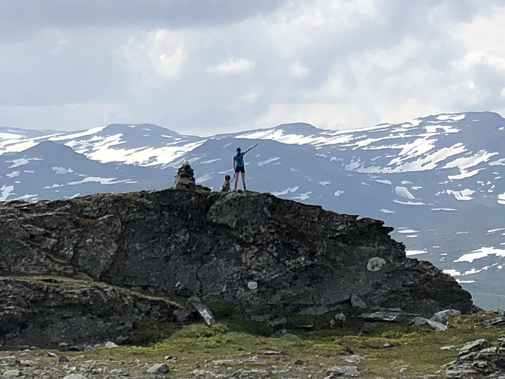 Ella vinker adjø til covid!