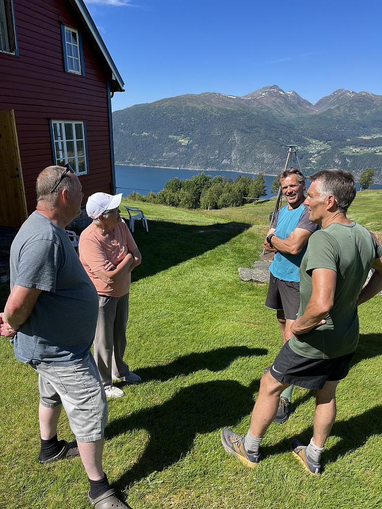 Hjertelig velkomst på Skrednakken. Gården ble fraflyttet i 1954 etter ca 350 år med bosetting på stedet.