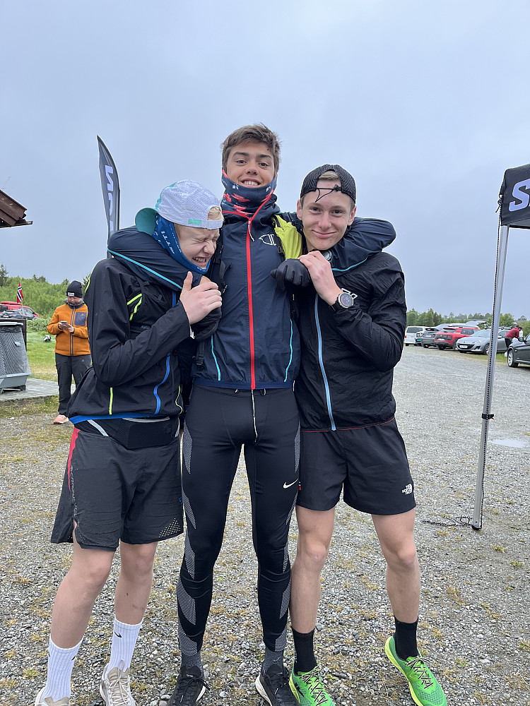 Verdens beste støtteapparat som stiller til start 05:00 for å coache Drøpping videre.