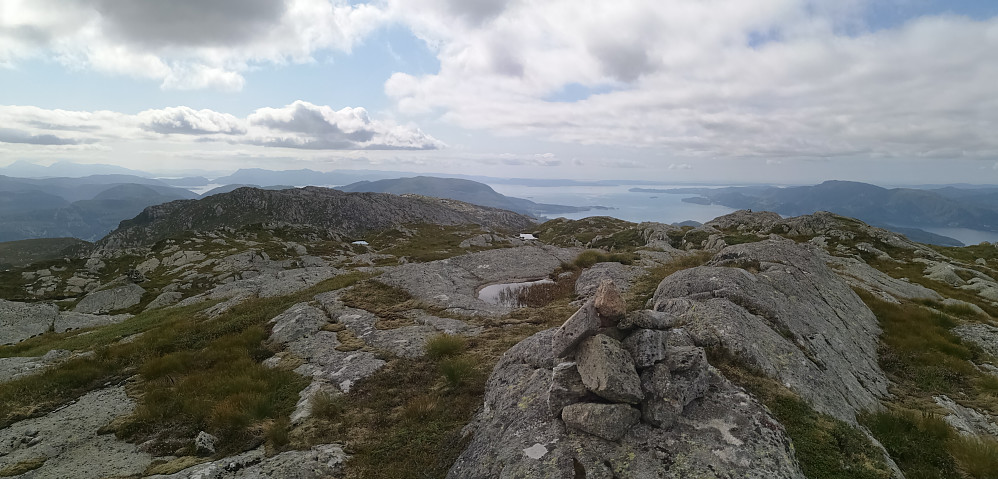 Høyeste punktet på Grytefjellet med en enkel varde. 