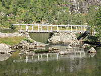 Bro mellom Fossvatnet og Instevatnet