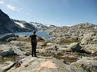 oppe ved nordsiden av vann 1290