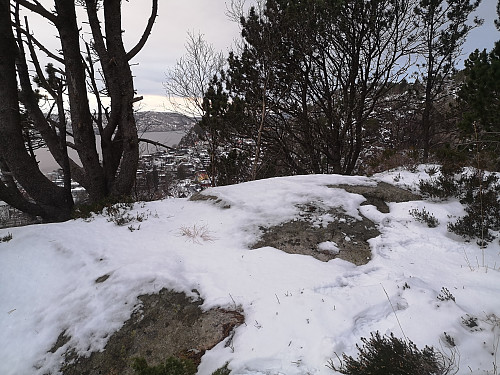 Pengehaugen med bolt i fjell. 