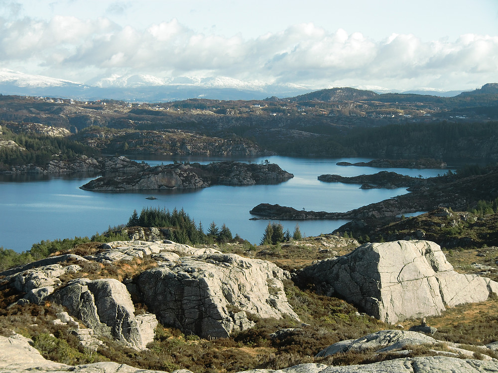 utsikt fra Nipasåto mot øst med vannet Kørelen