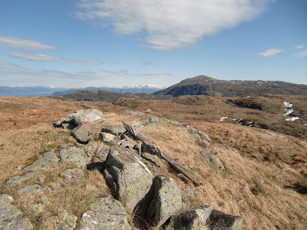 toppen på Singelstadfjellet med utsikt mot Tysnessåta