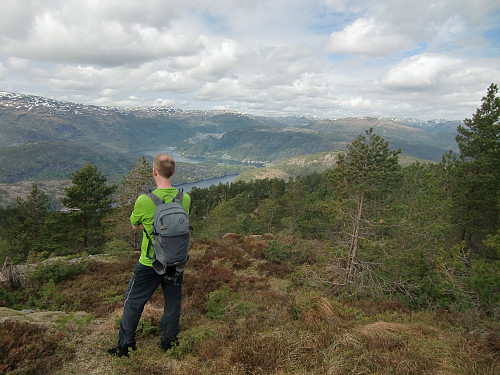 Harald ser mot Husafjellet