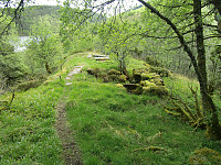 Bruvikhytta ligger på ryggen mellom Askelandsdalen og Askelandsvatnet