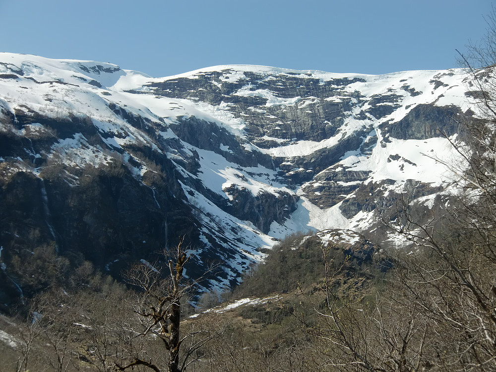 fra Gamlestølane mot Gråfjellet og knatten Skinnhovda i bunnen av dalen.