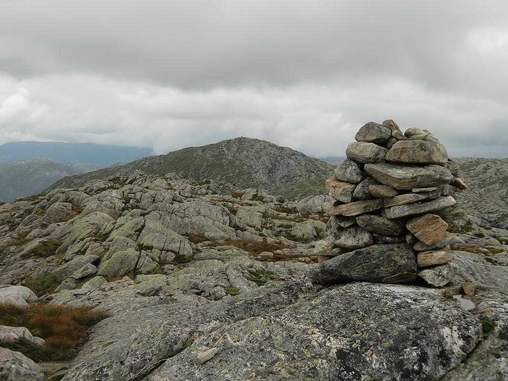 Varden på Godbotnsfjellet med Eggene i bakgrunnen