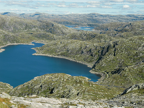utsikt fra ryggen mot Storavatnet og Svartavatnet
