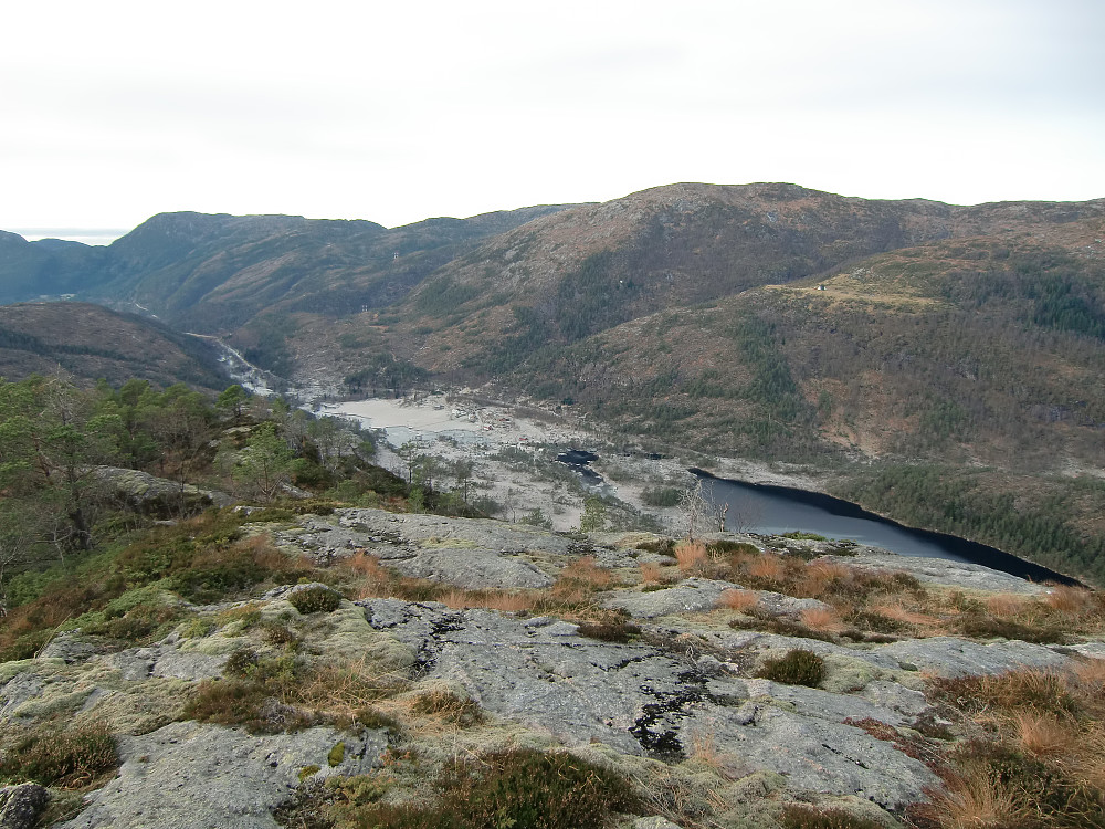 Eikemo og fjellgården Stallane fra Heinakken