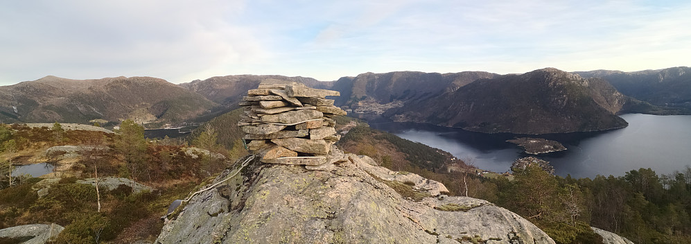 Heinakken trigp. her med utsikt nordøstover retning Haugsvær