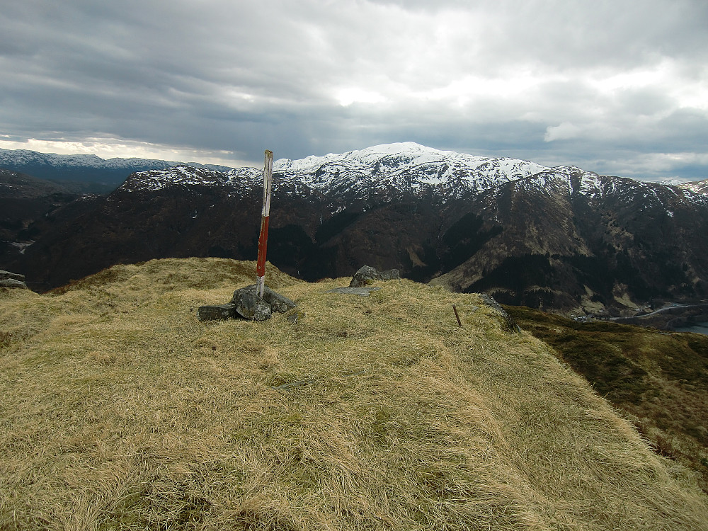 Kjeringhaugen med utsikt mot Gullfjellet