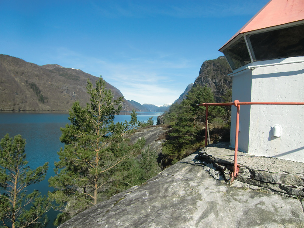 fyret på Tettaneset sett nordover Veafjorden
