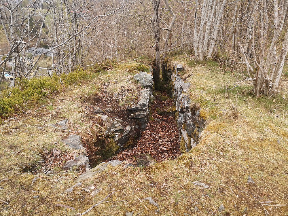 løpegrav trolig fra 2vk. på Sandbrekketoppen. 