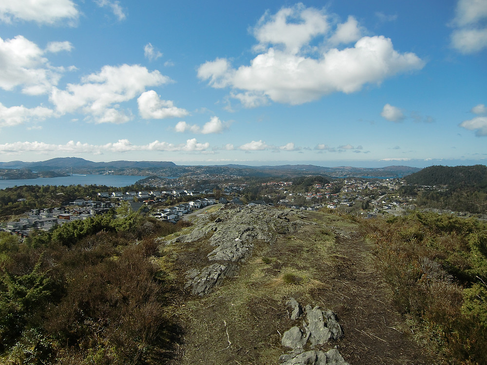 Dyrdalsfjellet, her med utsikt mot Askøy sin syd vest side 