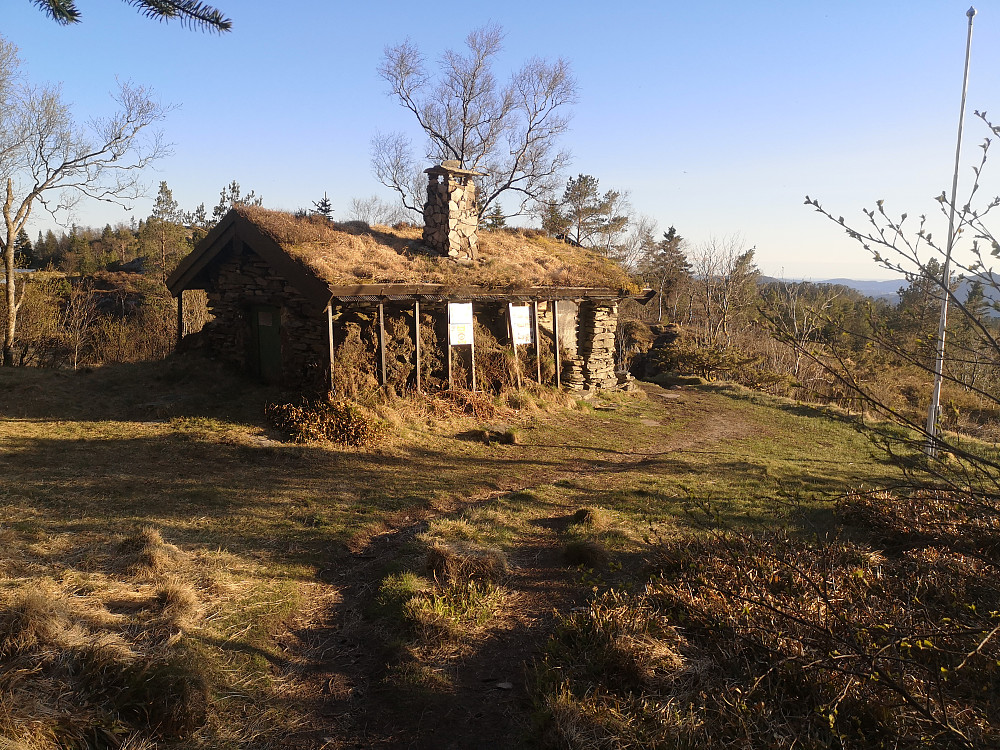 Ankerhytten i kveldsolen