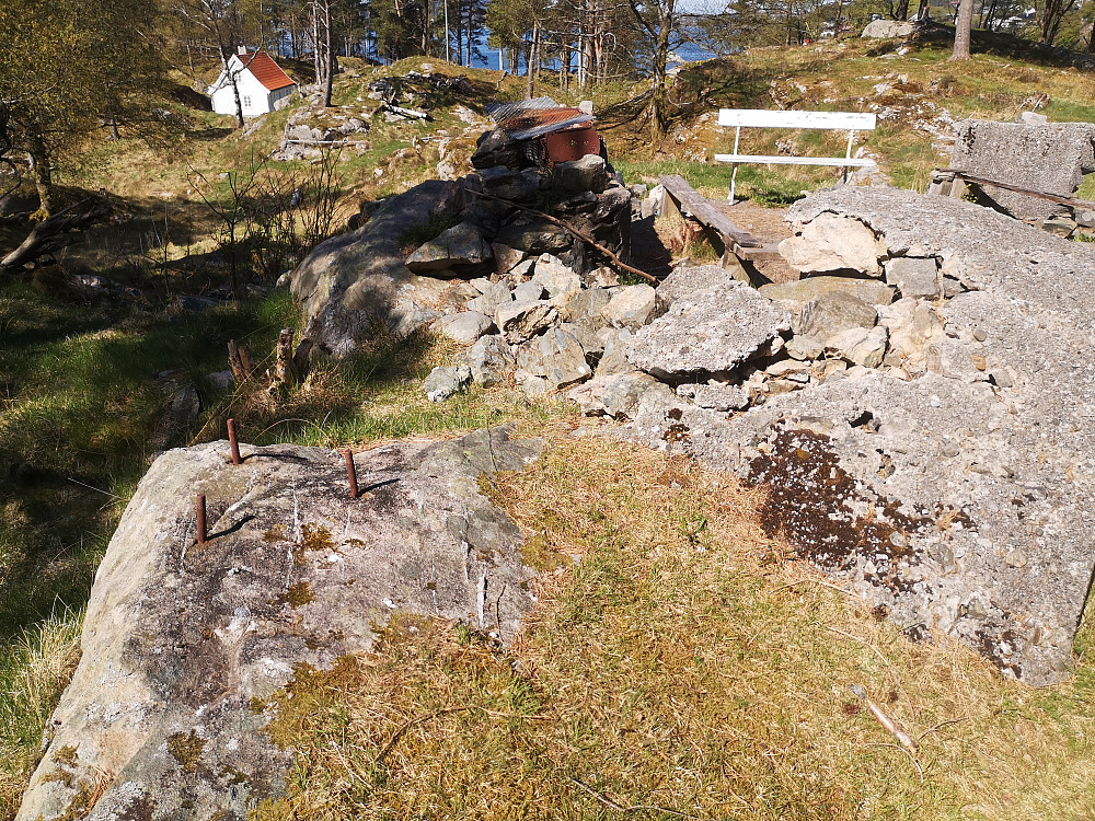 boltene til søylen ID 00537. Søylen var av jern Ø260