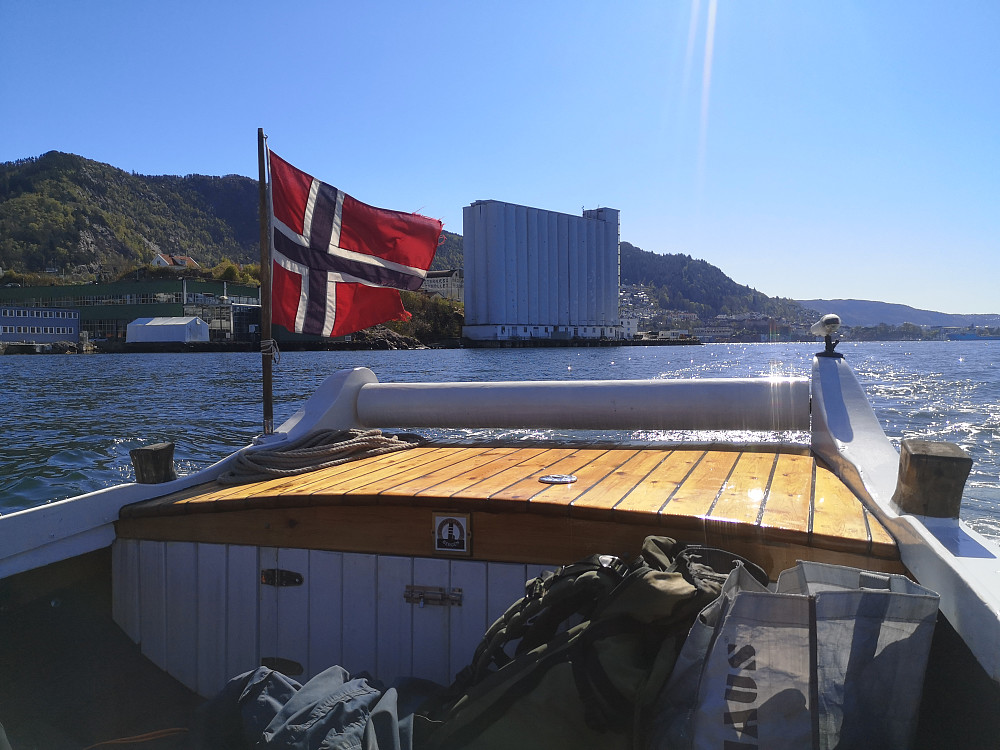 på vei ut fra Sandviken med gavlabåten Thorleif