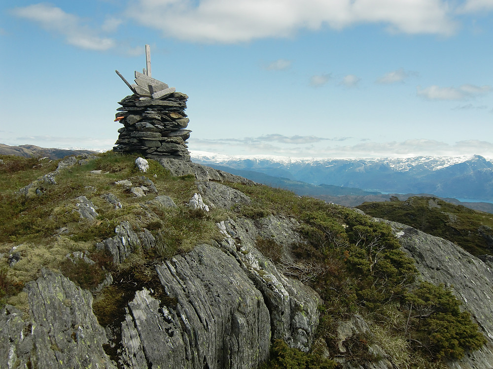 Revurefjellet 517 som er turmål men ikke høyeste topp.