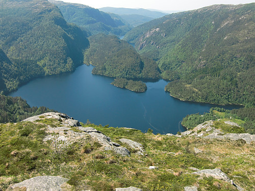 Toskedalsvatnet fra Vardafjellet