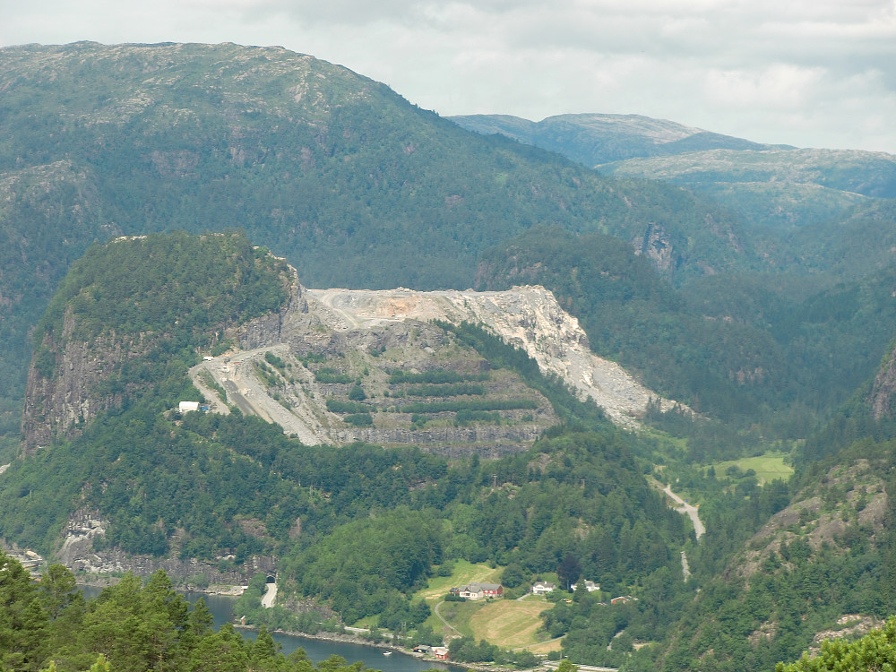 Husafjellet  zoomet fra Storgjelsknausen