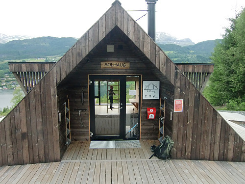 Dagsturhytta Solhaug i Ulvik