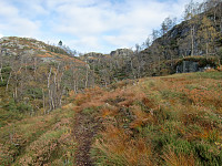 nedenfor stølen