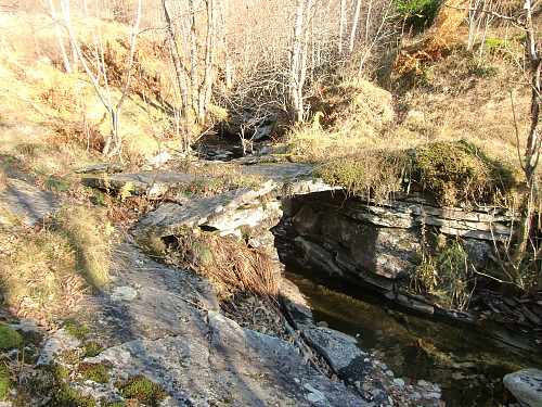 gammel steinbro over Hjellebekken