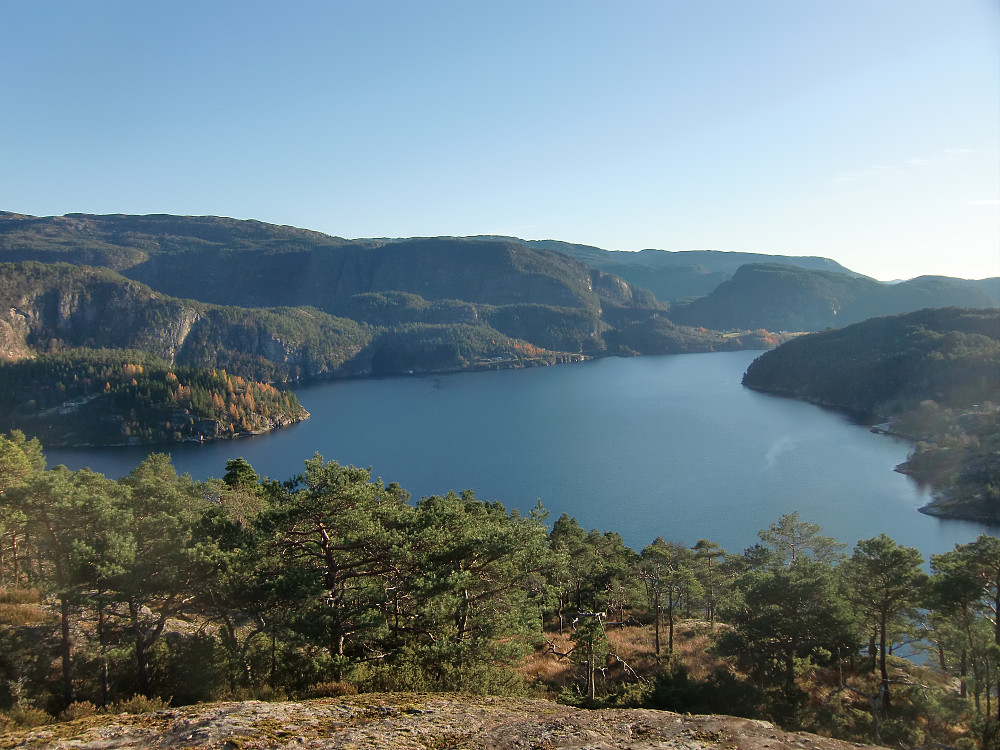 utsikt sydover ut Osterfjorden