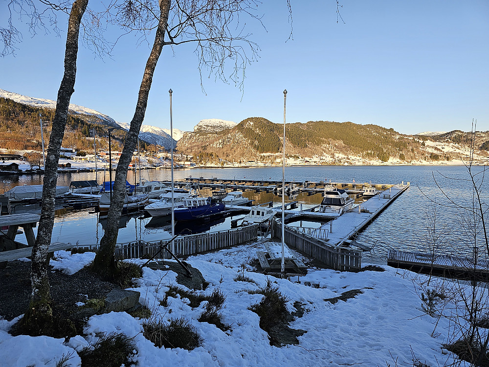 Strandebarm marina i vinter dvale 