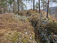 løpegrav oppover ryggen