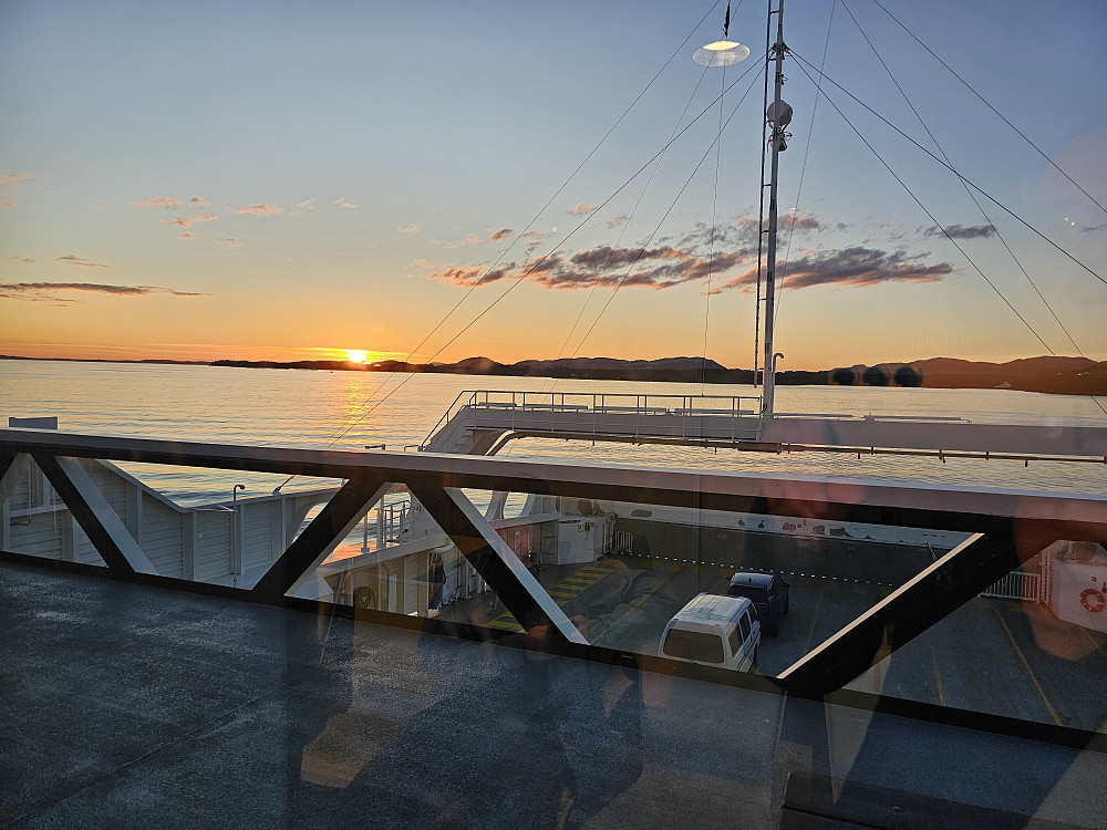 fin solnedgang fra fergen på vei hjem