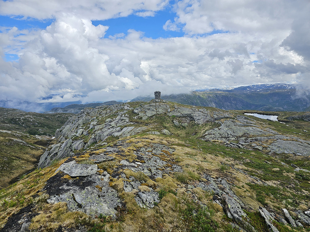 på syd knausen sett mot varden. 