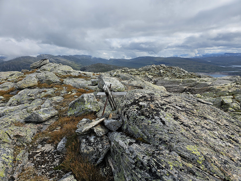 Sørdalsfjellet 1215 PB. knausen med bolt i fjell og gammelt trig.p. 