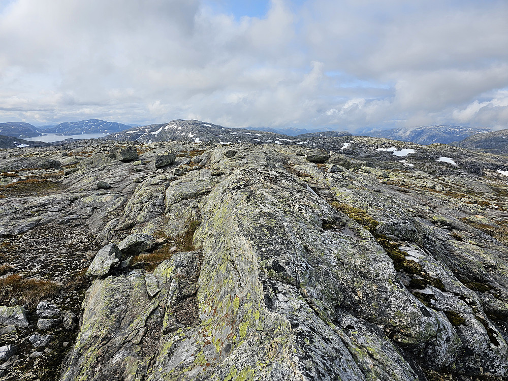 Sørdalsfjellet knaus vest måler på kart til 1217,3 m. 