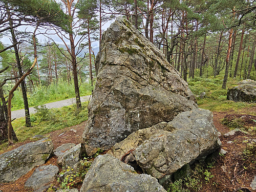 gammelt grensestein mellom Bergen og Åsane