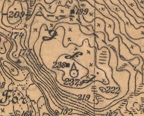 utsnitt av kart 1927 som viser grense knekk ved stor stein, vaktbuen ved Hellegrind og vakthuset på toppen av Ørneberget
