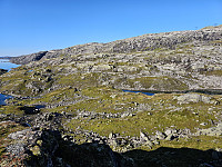 på toppen av første kolle, ser ned mot utløpet av Gavlavatnet