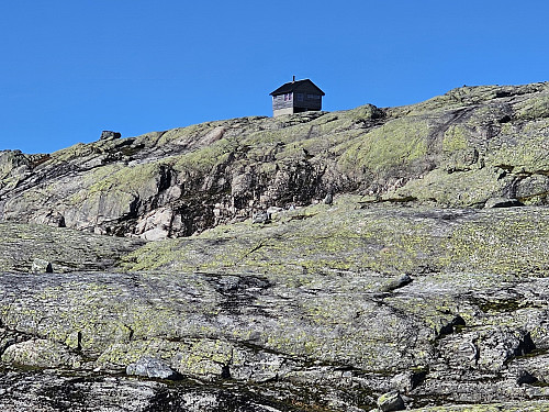 NVE hytten sett nedenfra