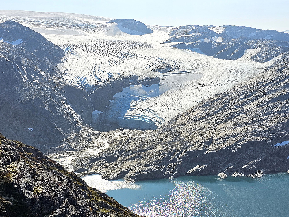 brefallet ned mot Jufklavatnet. Mer fjell er komt frem siste året