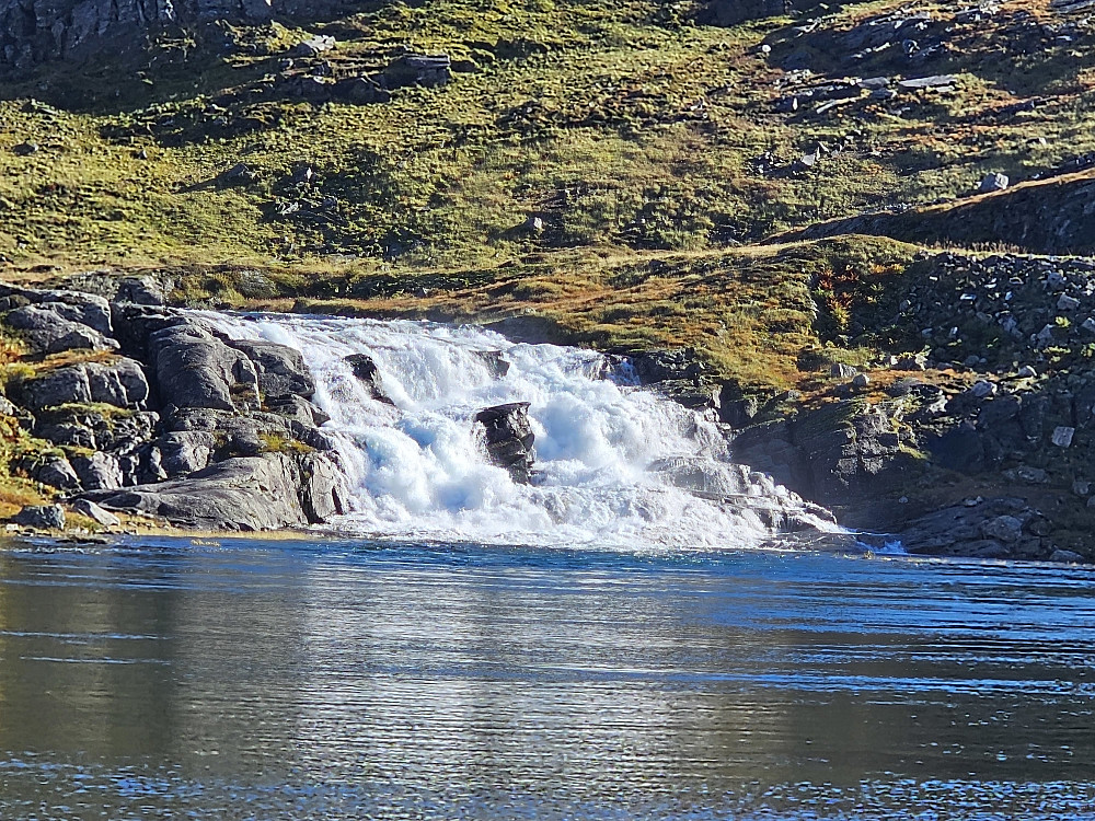 foss under demningen til Svartavatnet