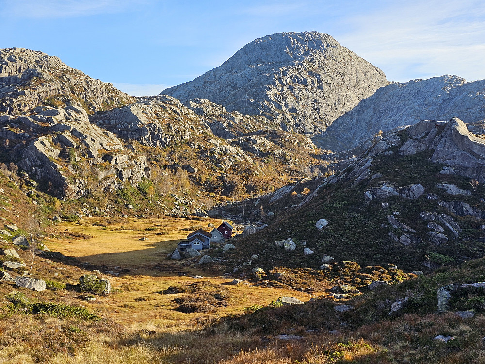 Skitnasætret (Gangdalsætra). 4 stølshus, 2 hører til Gangdal og 2 til Gausvik. 