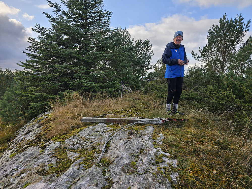 Petter på toppen av Tveitalifjellet