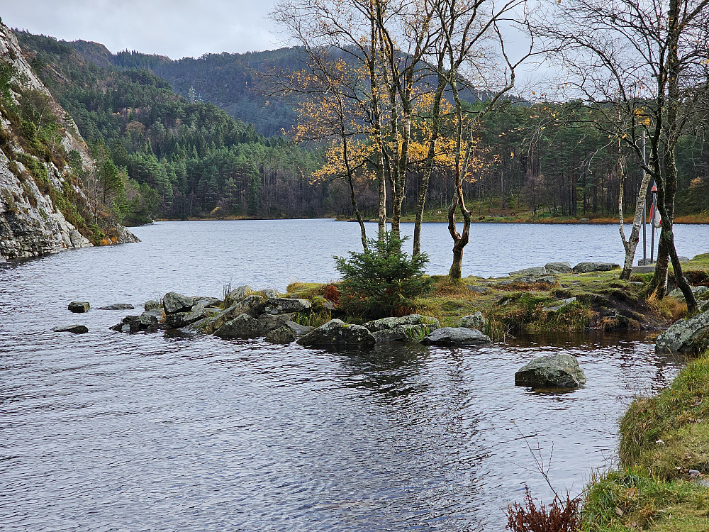Langevatnet i Munkebotn