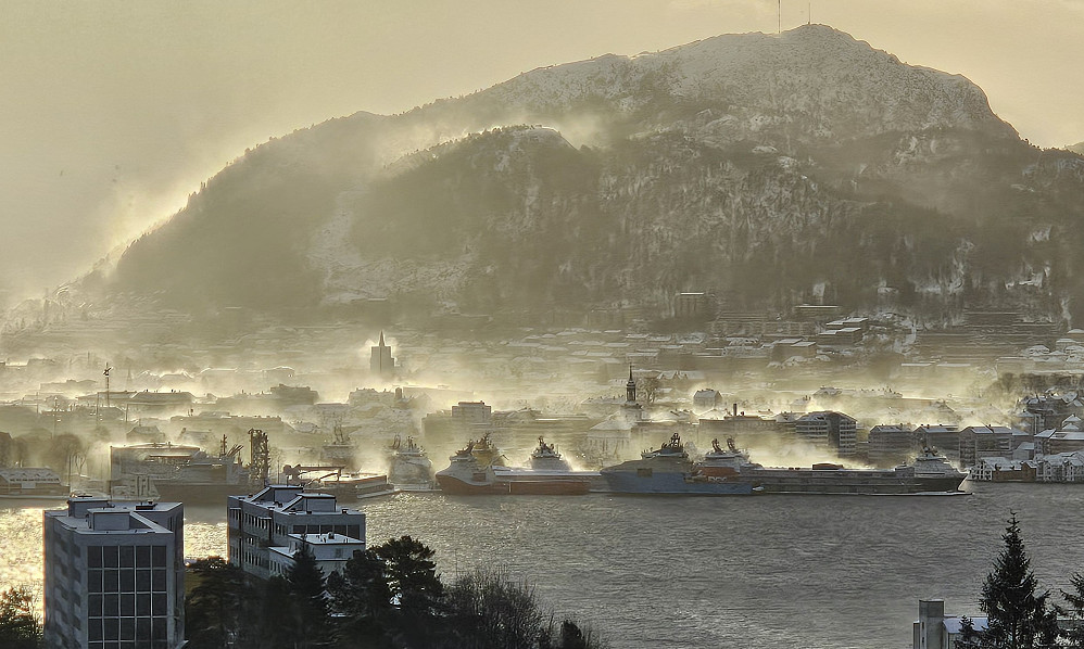zoomet bilde av Bergen sentrum før neste snøbye