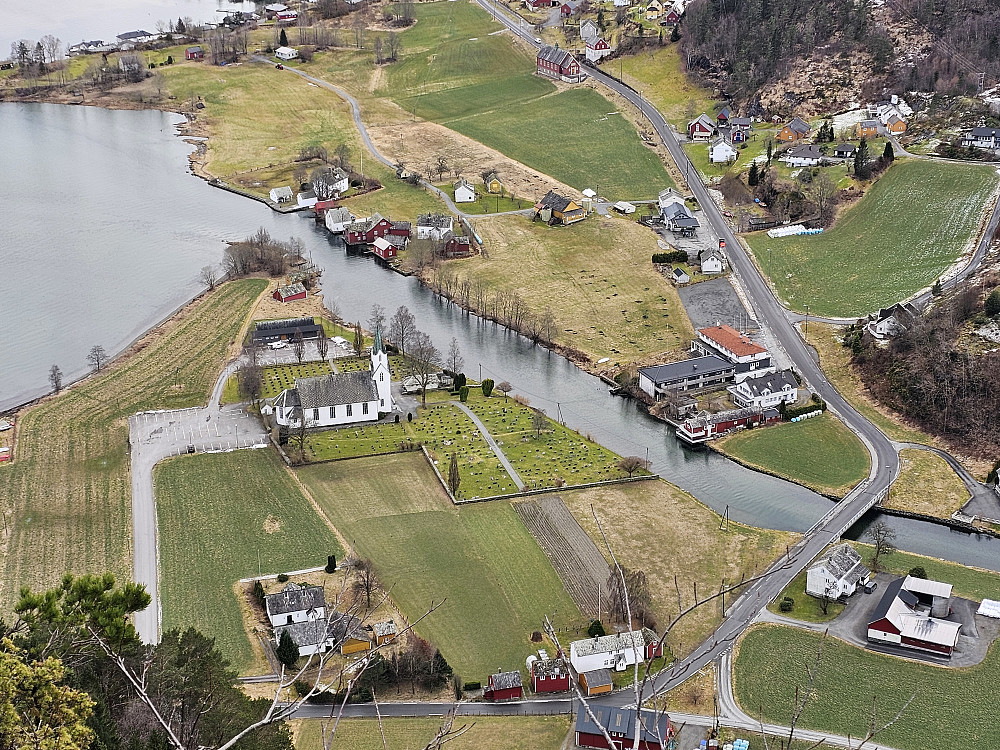 Strandebarm kirke fra Fløyen